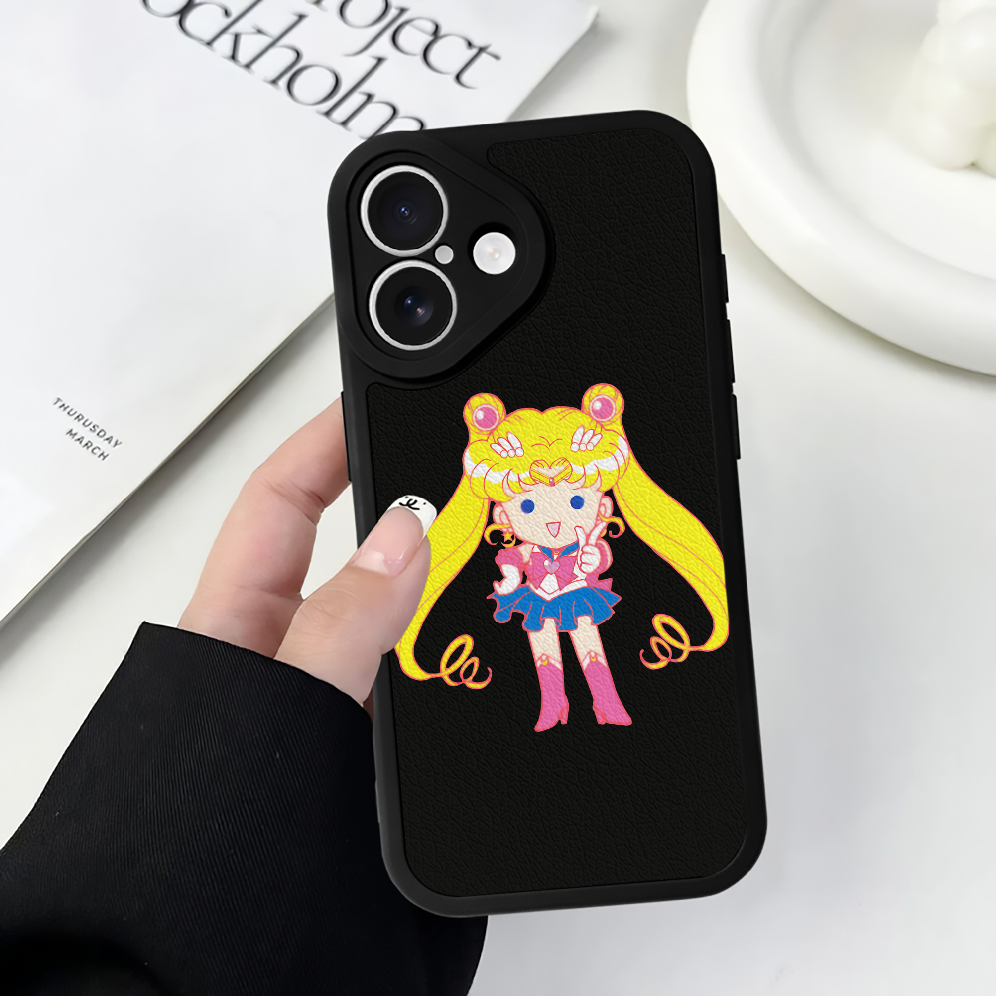 （画像用） 美少女戦士セーラームーン 月野 うさぎ つきの うさぎ Sailor Moon Tsukino Usagi 【iPhone 16シリーズ対応】シリコンスマホケース（レザー調） 材質：シリコン